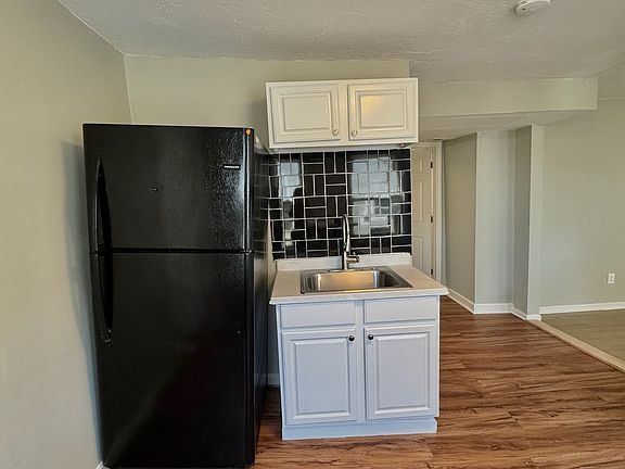 3rd image of 43 Illinois St #2