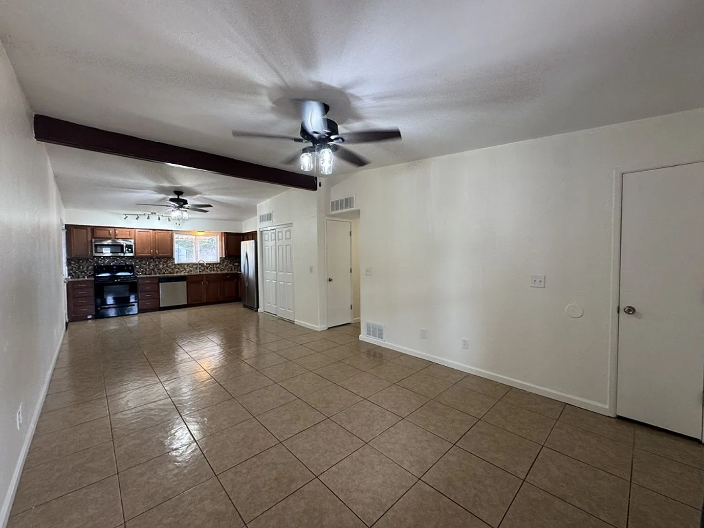 Charming 4-Bedroom, 2-Bathroom Home Near Ft. Huachuca — Photo 3