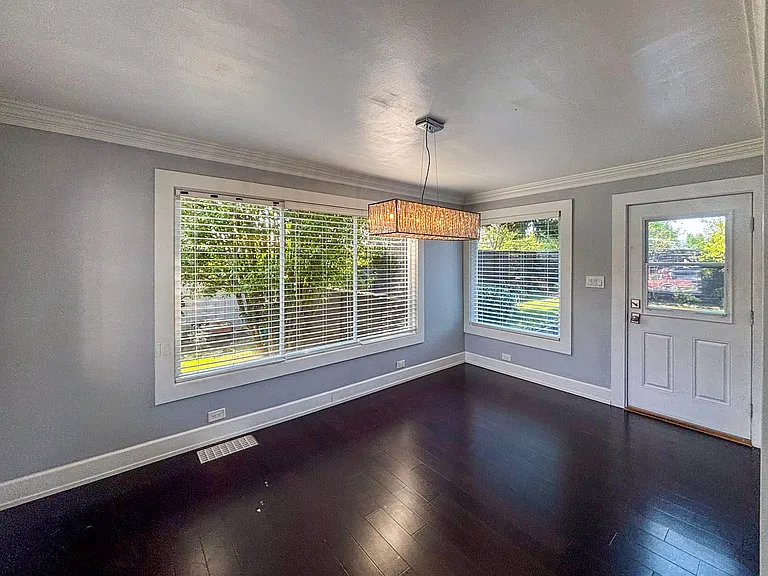235 SE Lechner St — Photo 12