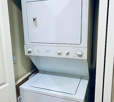 3rd image of 118 107th Ave NE #B310