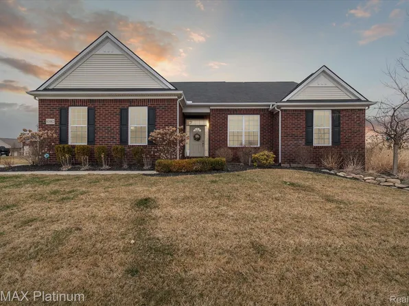 61082 Shaya Blvd, South Lyon, MI 48178