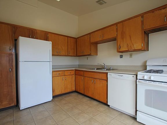 4th image of 1704 Brooks St APT D