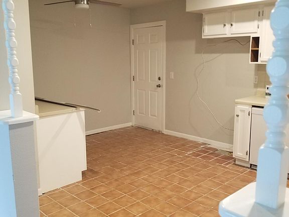 5th image of 805 SE G St