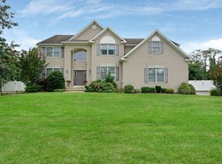1585 Kris Ct, Toms River, NJ 08755