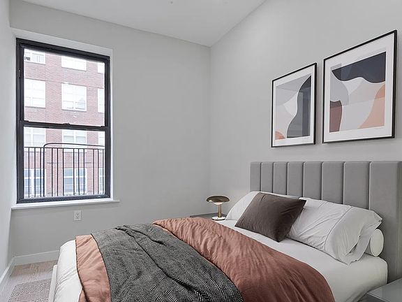 4th image of 128 E 86th St APT 2D