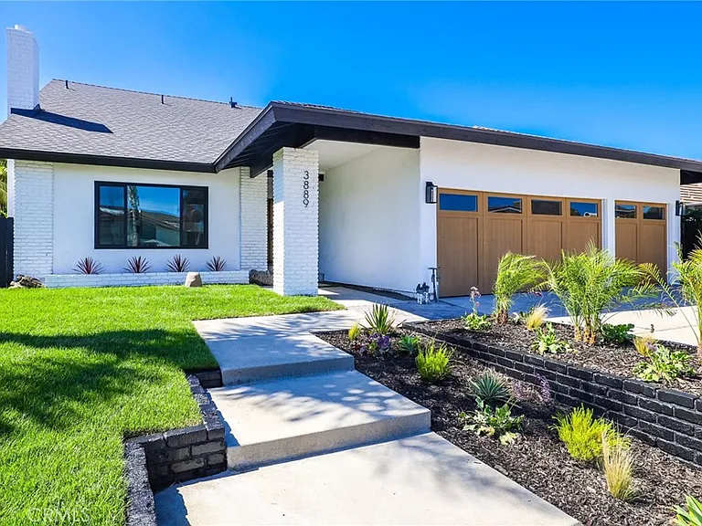 3889 Humboldt Dr — Photo 3