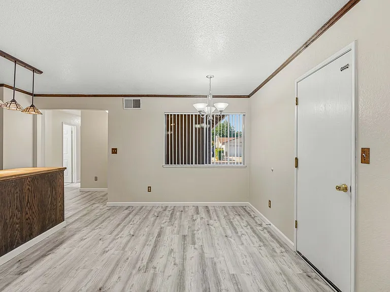 2025 Sweetwater Dr — Photo 6