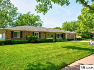 9938 Devonshire Dr, Omaha, NE 68114