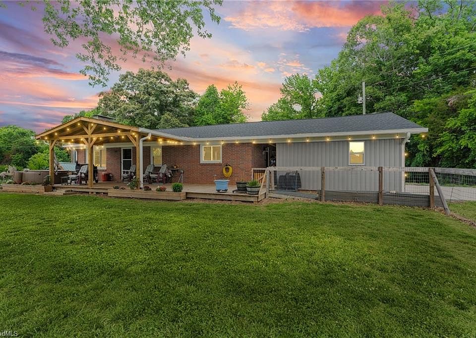 1st image of 111 Pool Dr
