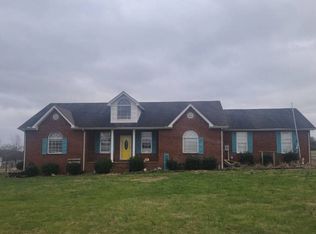 2040 Honeysuckle Rd, Hartsville, TN 37074