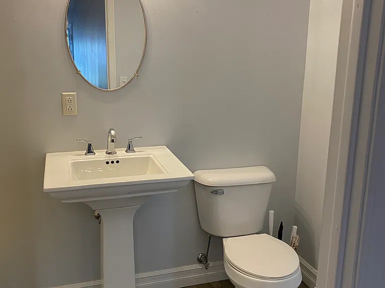 171 W 1st St #3 — Photo 6