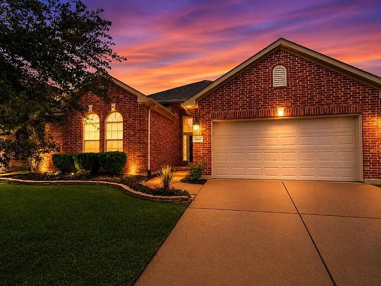 21610 Avalon Queen Dr — Photo 1