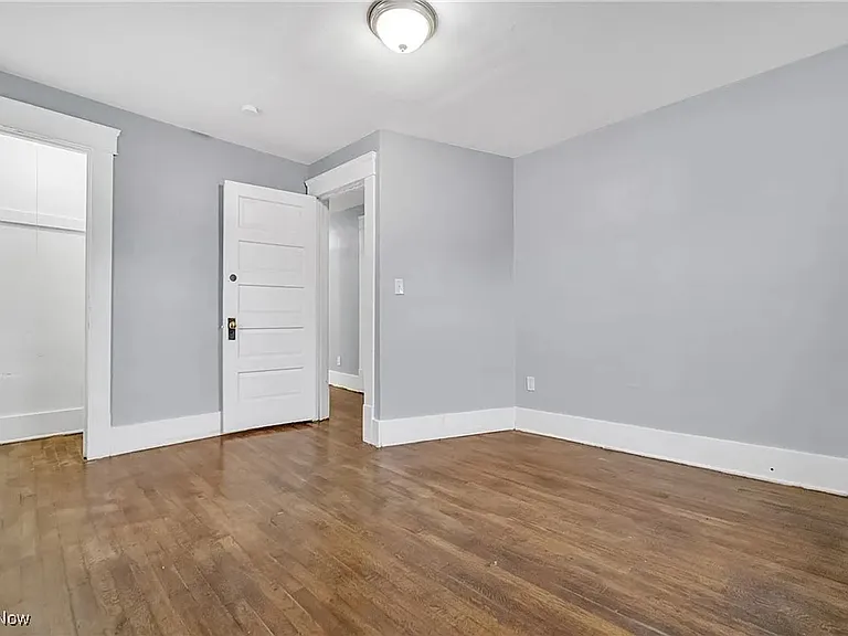 412 W 28th St — Photo 10