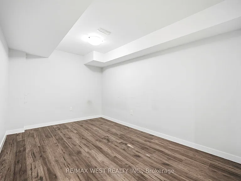26 Hines St — Photo 44