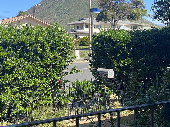 4th image of 209 Kaumakani St