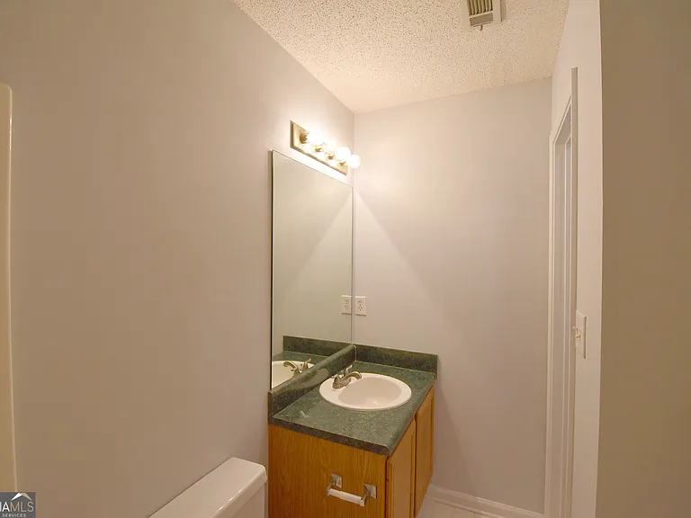 147 S Fairfield Dr — Photo 31