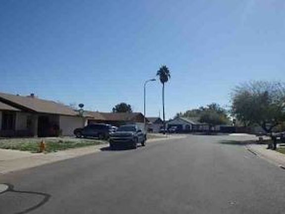 Exterior Neighborhood (street photo)