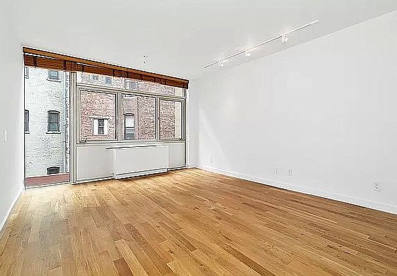 5th image of 29 Prince St APT 4