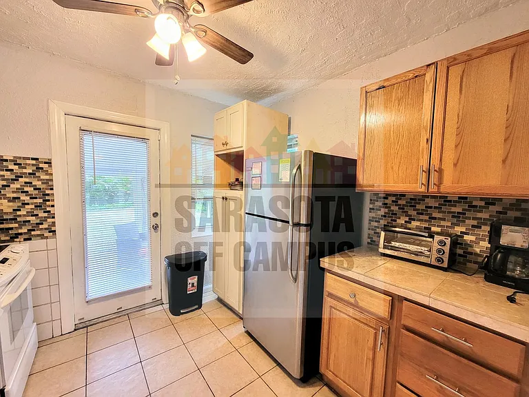 1148 Highland St — Photo 11