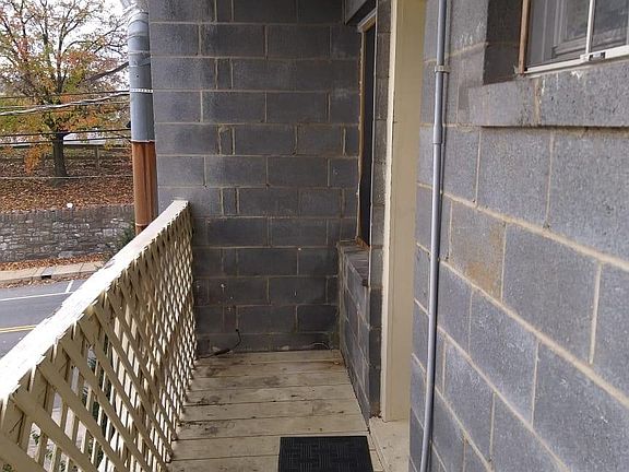 5th image of 301 E Antietam St #1