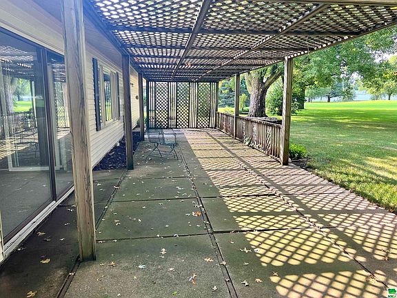 3rd image of 24 Saint Andrews Dr