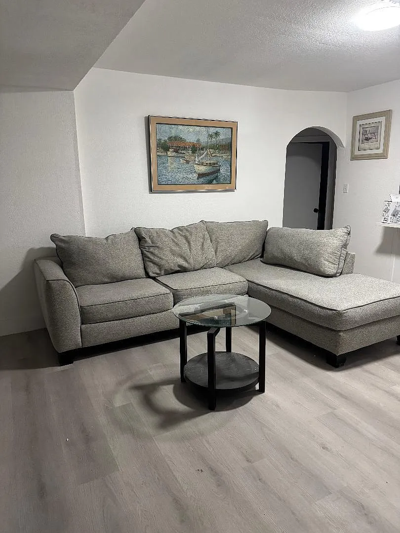 3 bed, 1.0 bath, 900 sqft, $953 — Photo 3
