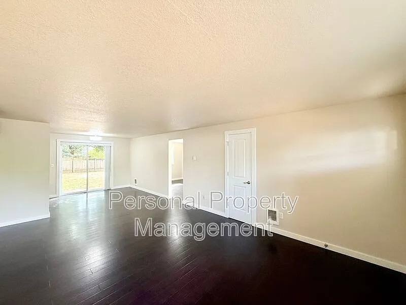 2 bed, 1.0 bath, 970 sqft, $1,795 — Photo 3