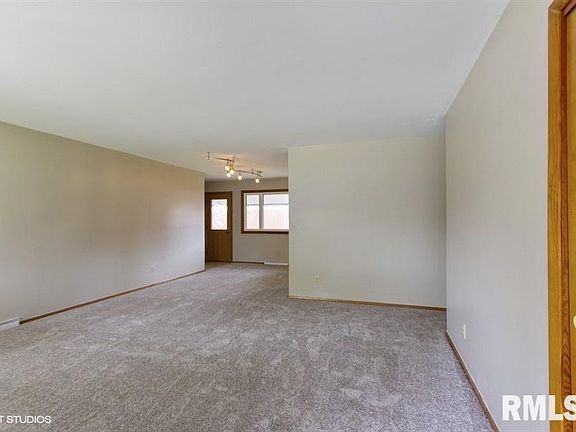5th image of 1917 W Austin Dr