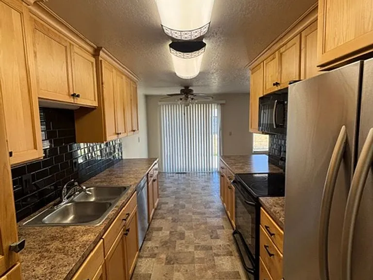 408 Pinehurst Dr — Photo 2