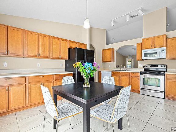 5th image of 25 Pinwheel Ln