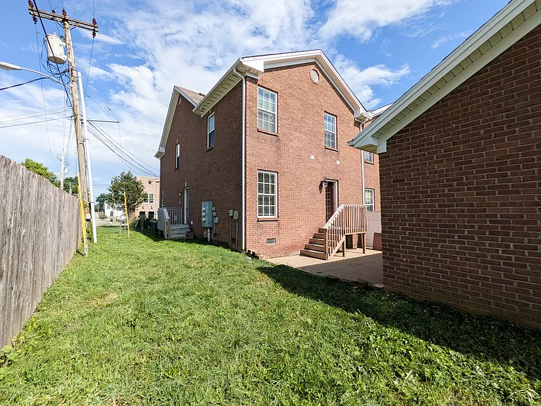 102 Park St — Photo 23