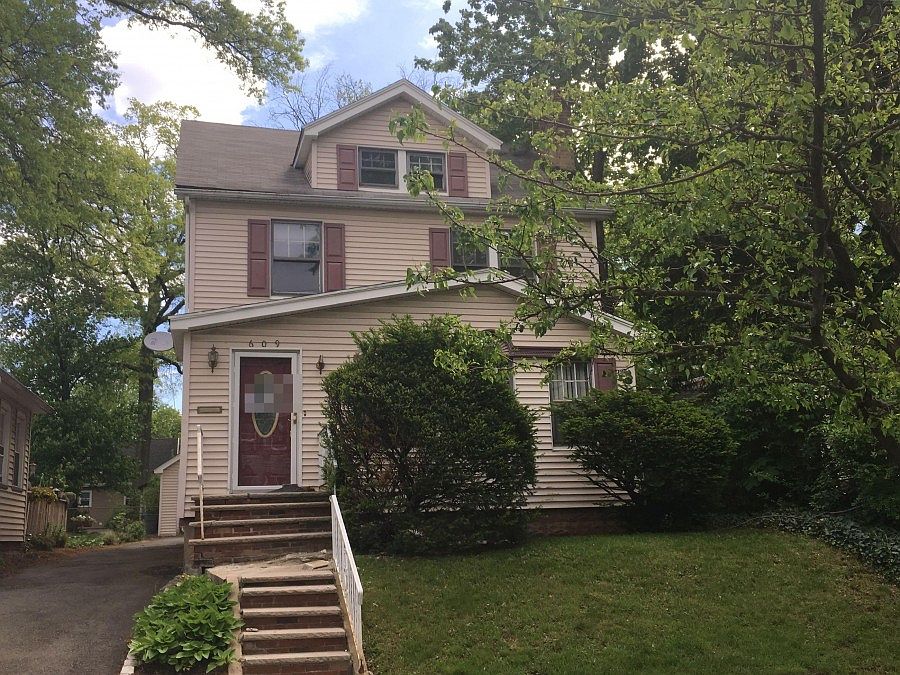 1st image of 609 Larch St