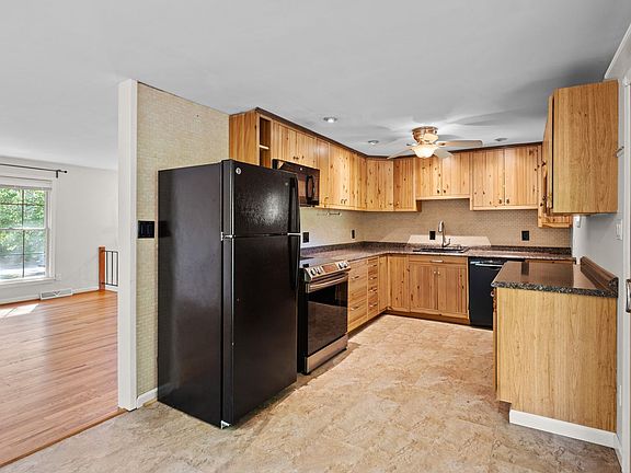 4th image of 328 Edgemere Dr
