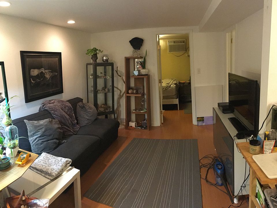 2nd image of 1308 C St NE #2