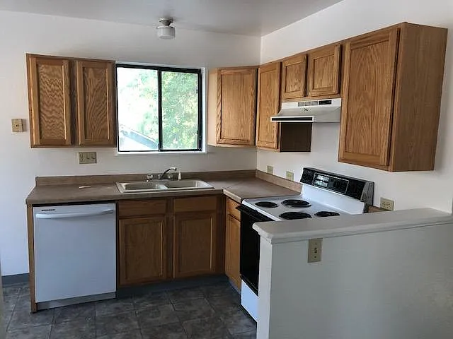 409 W Washington Ave — Photo 2