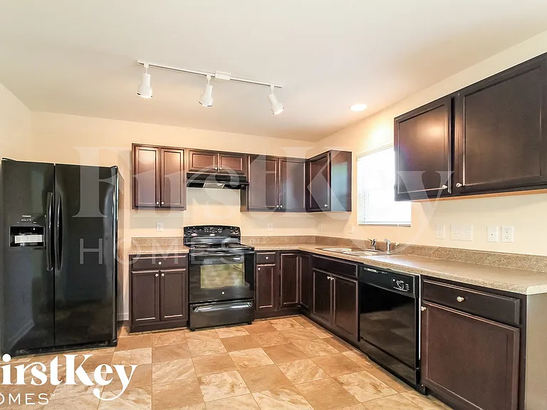 1909 Allyson Ave — Photo 6