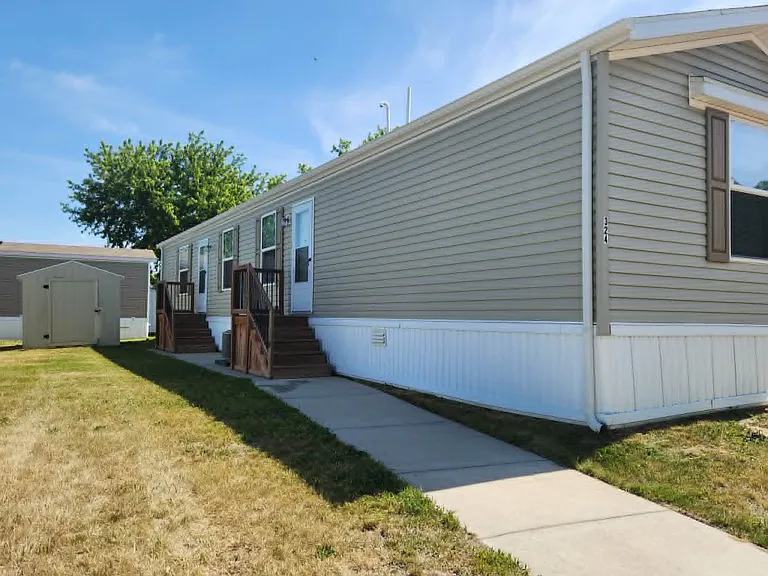 Broadview Estates — Photo 20
