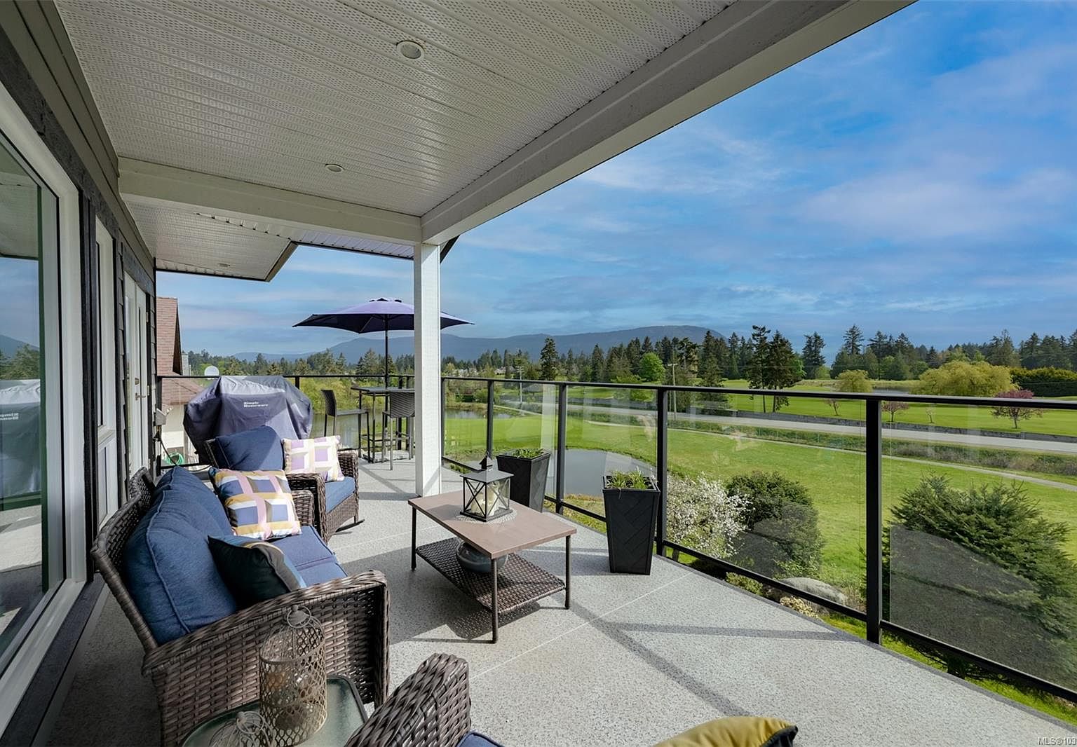 853 Country Club Dr