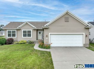 8634 Harrington Dr NE, Cedar Rapids, IA 52402