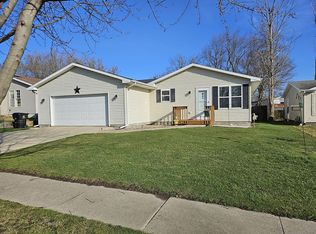 6 Geneva Ct, Bloomington, IL