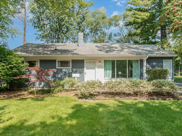 1305 Corrinne St, Midland, MI 48642