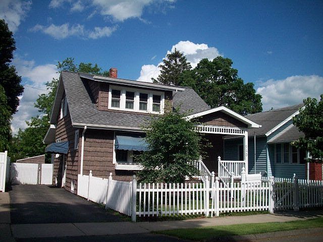1st image of 960 Bridgman St