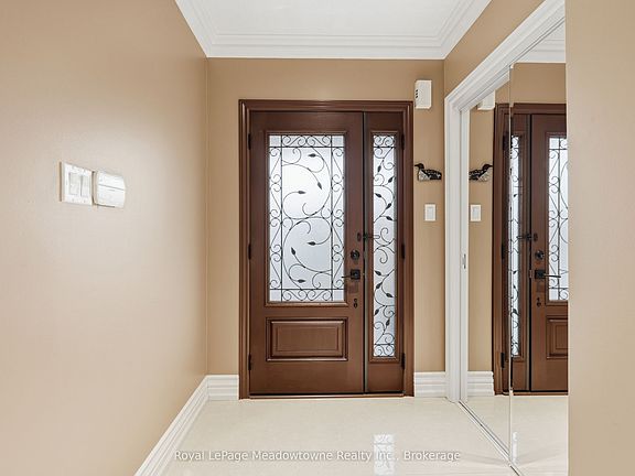 4th image of 40 N Coolspring Cres
