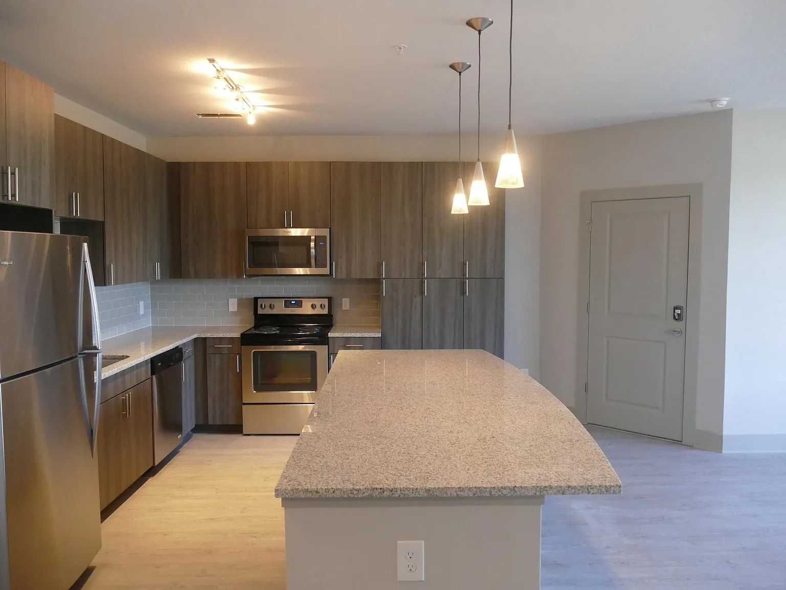 114 Earle — Photo 1