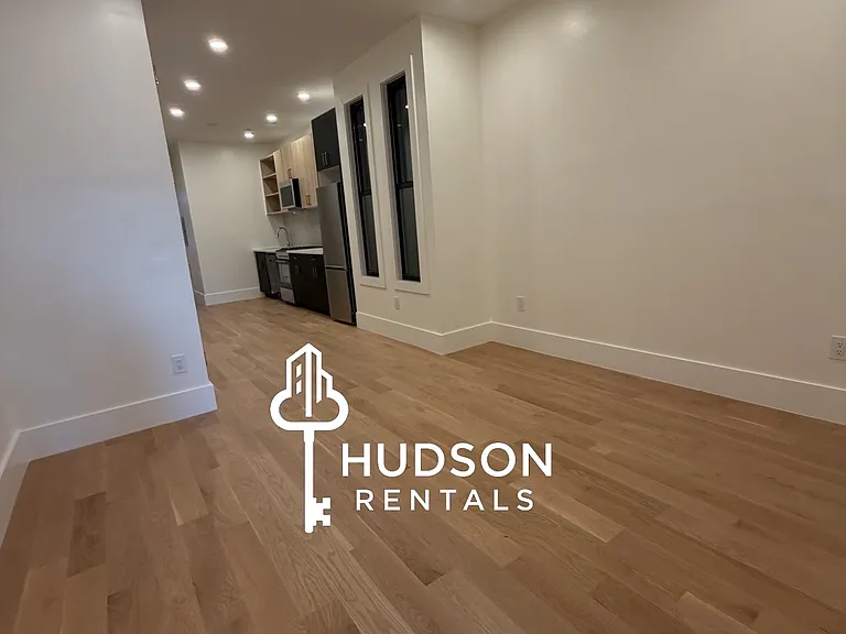 54 Grace St #3R — Photo 3