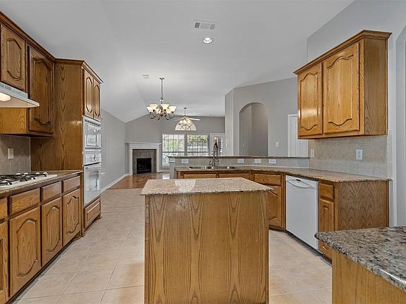 3rd image of 4948 Giordano Way