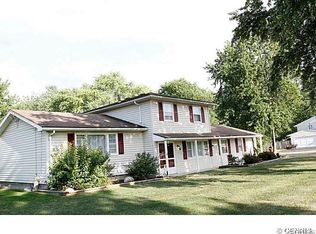 6 Dawnhaven Dr, Gates, NY 14624