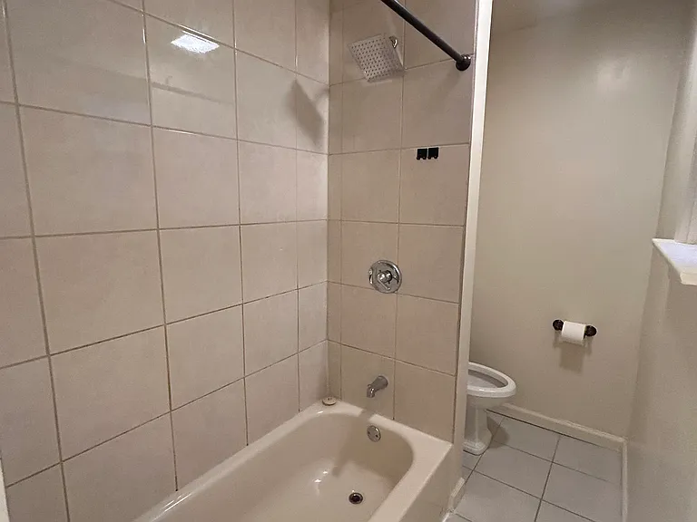 2031 Greenup St #2 — Photo 6