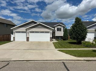 35 Berkeley St, Surrey, ND 58785
