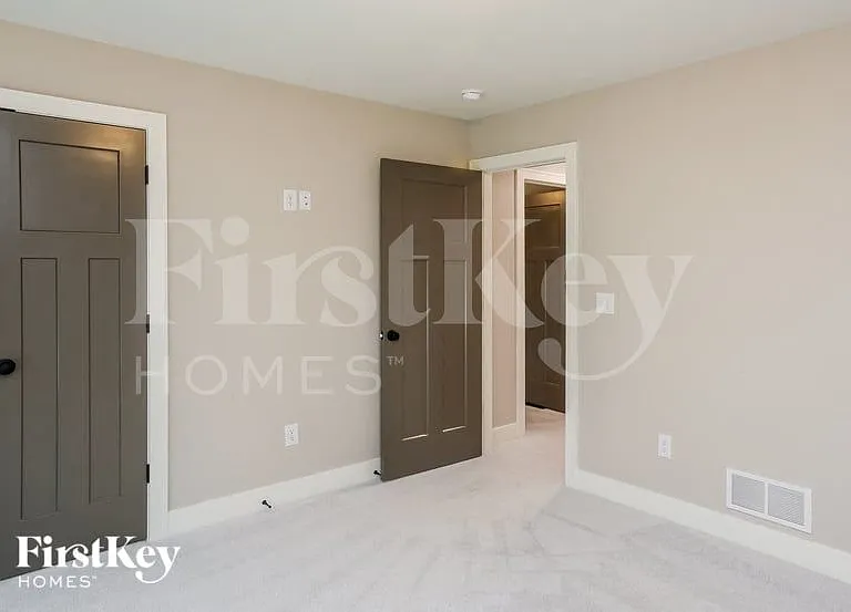 2217 NE Janessa Dr — Photo 8